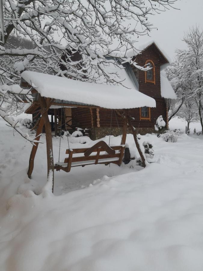 дерев'яний будинок з банею Apartment Oriv