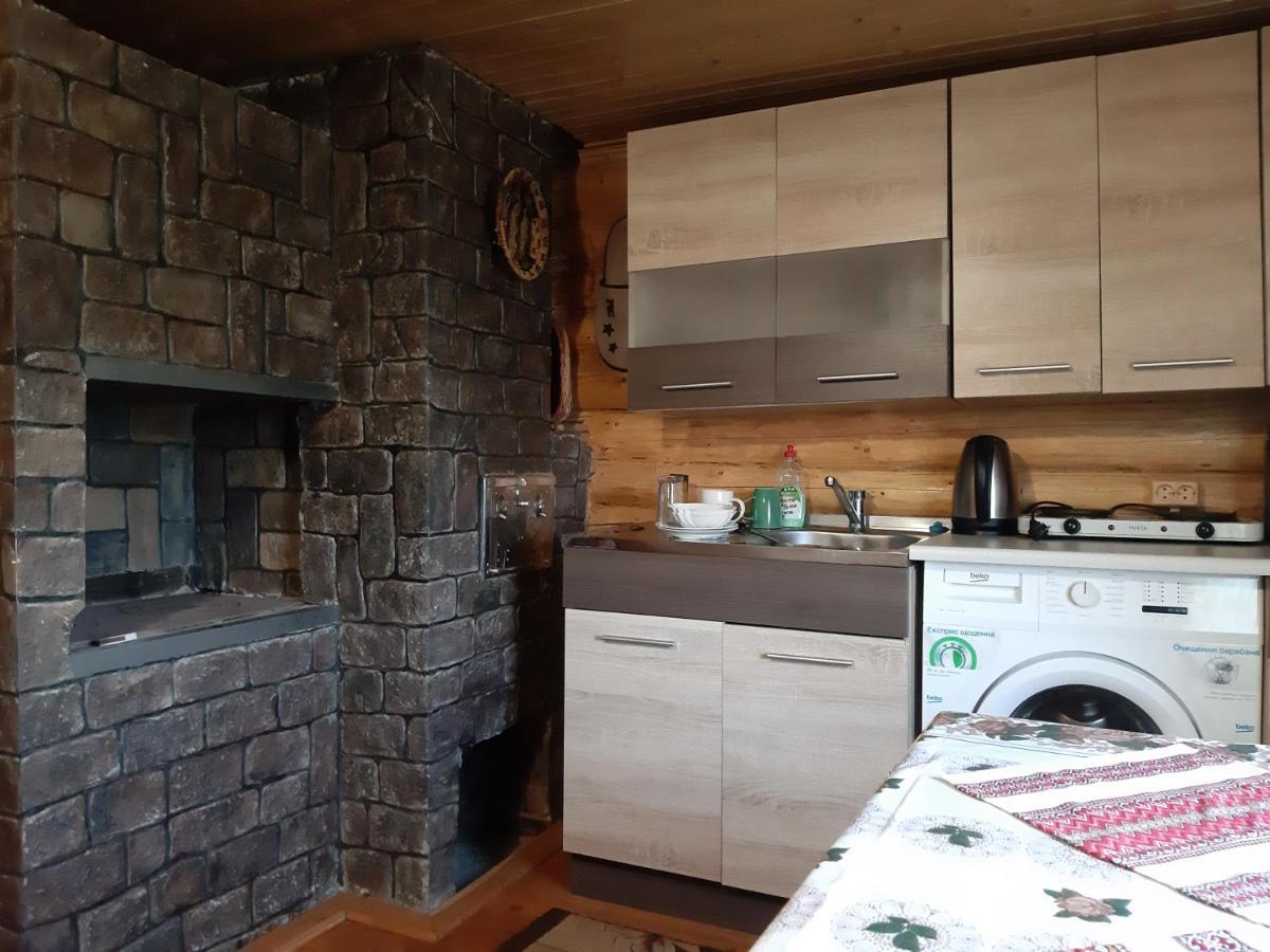 дерев'яний будинок з банею Apartment Oriv